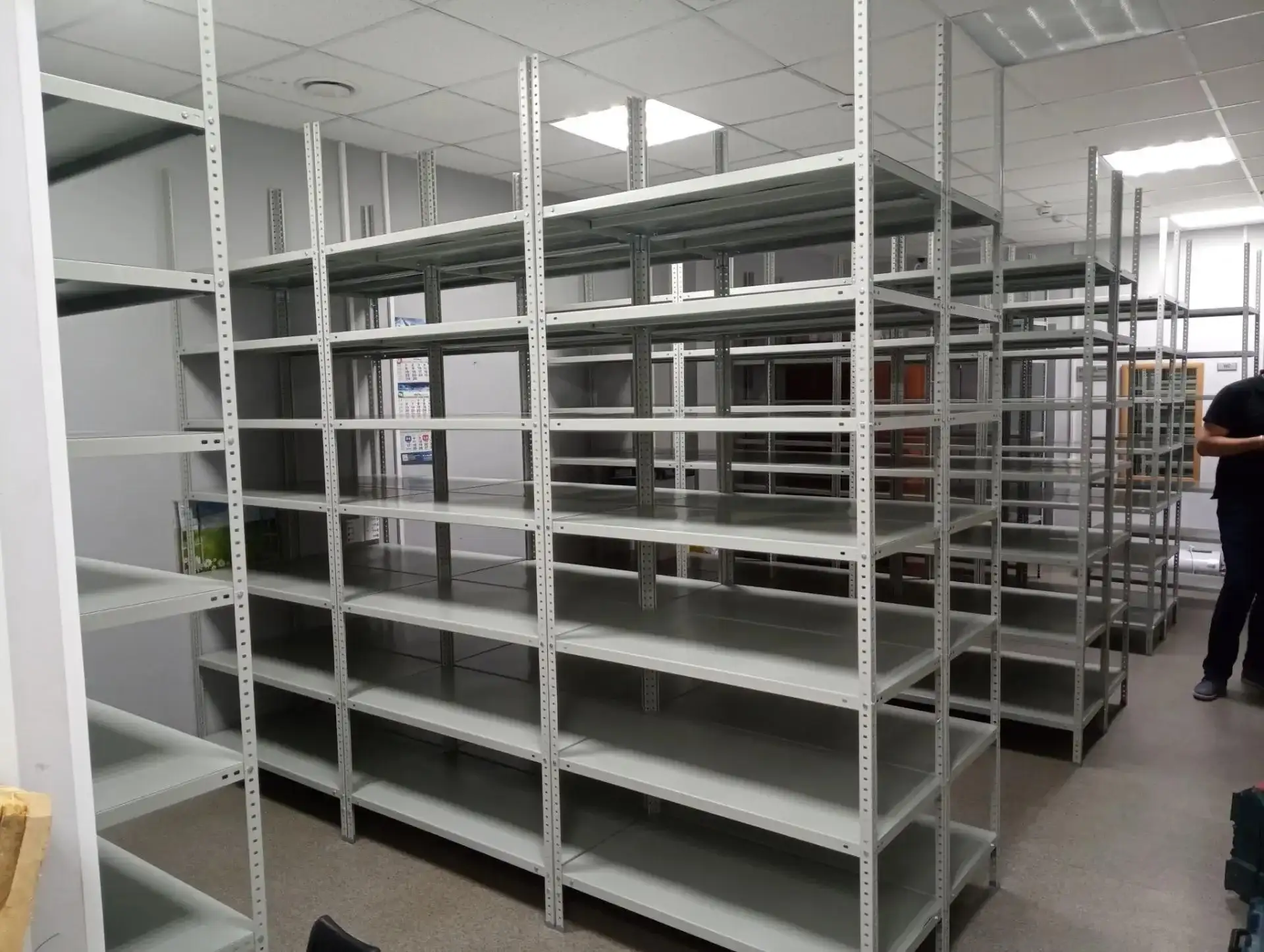 Поставка и монтаж 22 стеллажей MS Standart под ключ