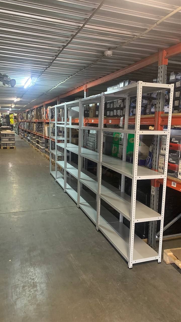 Металлический полочный стеллаж МС — надёжное хранение для склада и гаража Металлический полочный стеллаж МС — надёжное хранение для склада и гаража