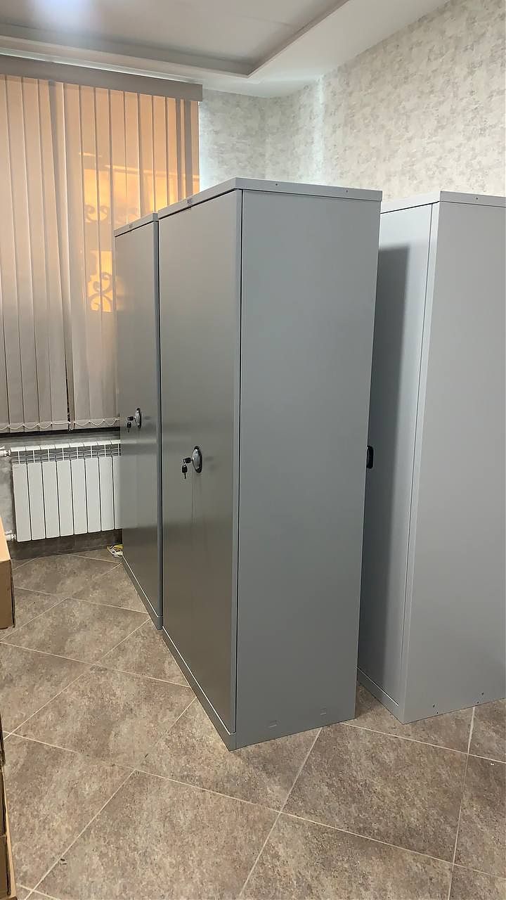 Установили два архивных шкафа для хранения документов: ШАМ-12 и ПРАКТИК СВ-14