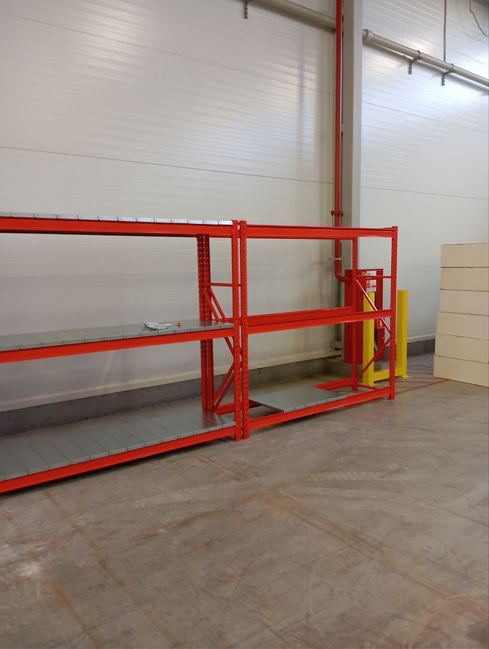 Установлен металлический стеллаж для хранения брака MS Pro (RAL 3028) с дополнительным покрытием