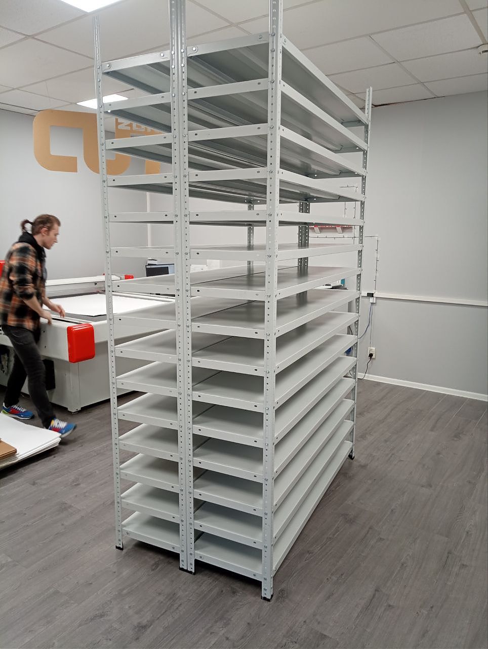 Установили стеллажную систему МС-750