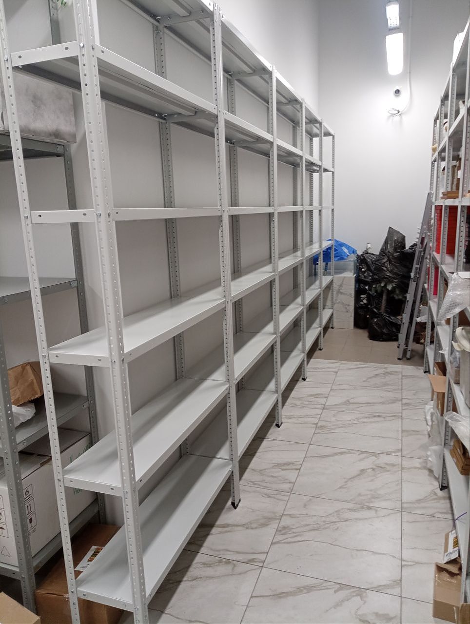 Стеллажи МС-750 — 5 единиц, суммарная нагрузка 750 кг на стеллаж