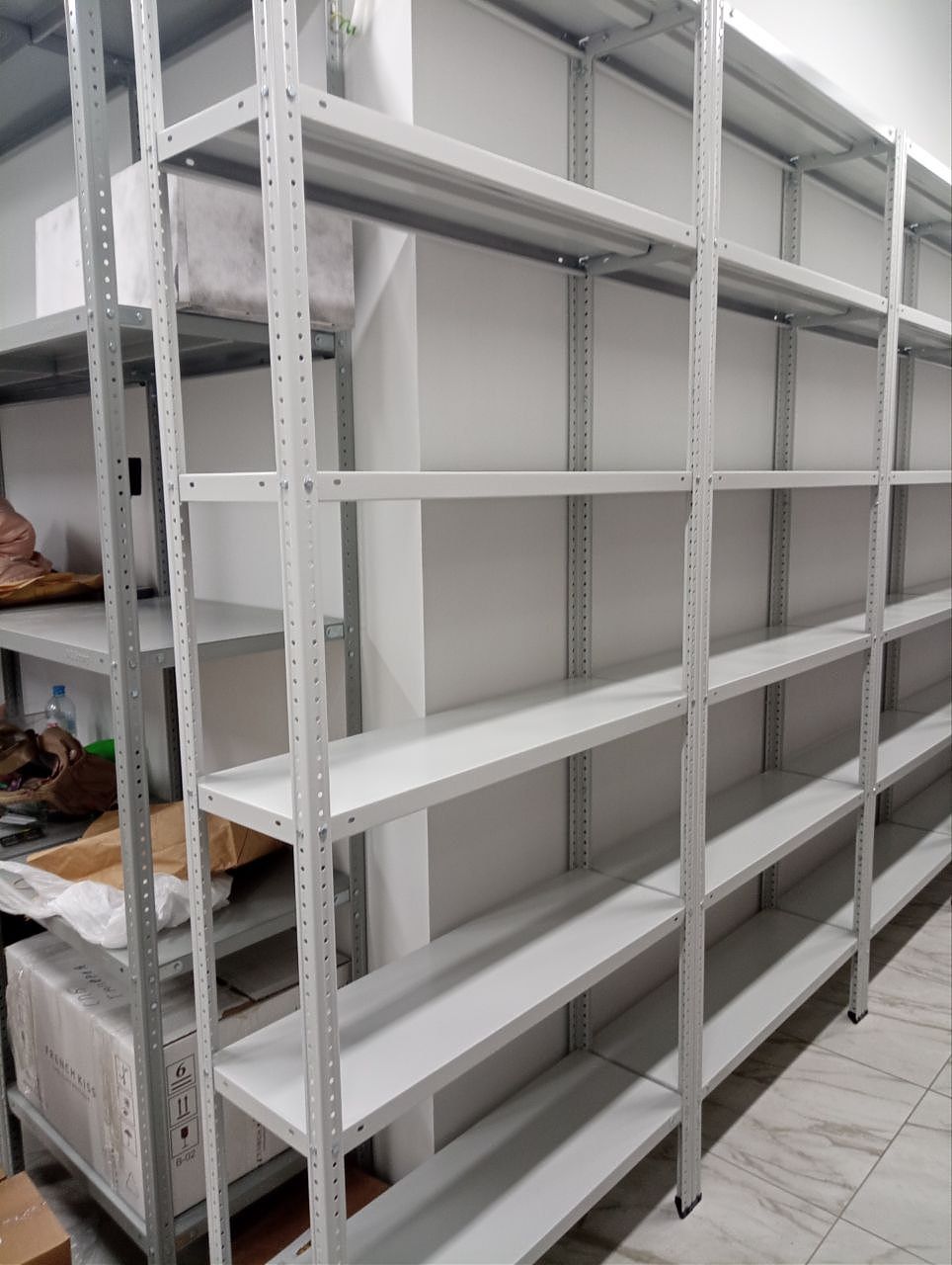 Стеллажи МС-750 — 5 единиц, суммарная нагрузка 750 кг на стеллаж