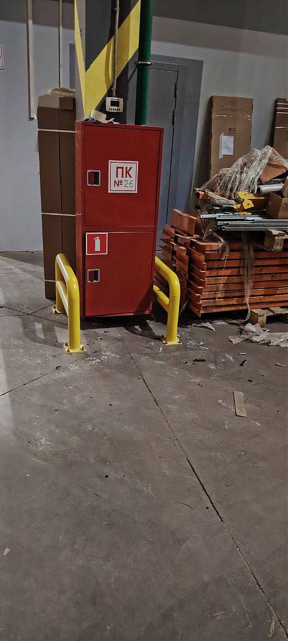 Отбойники на складе — защита стеллажей от повреждений