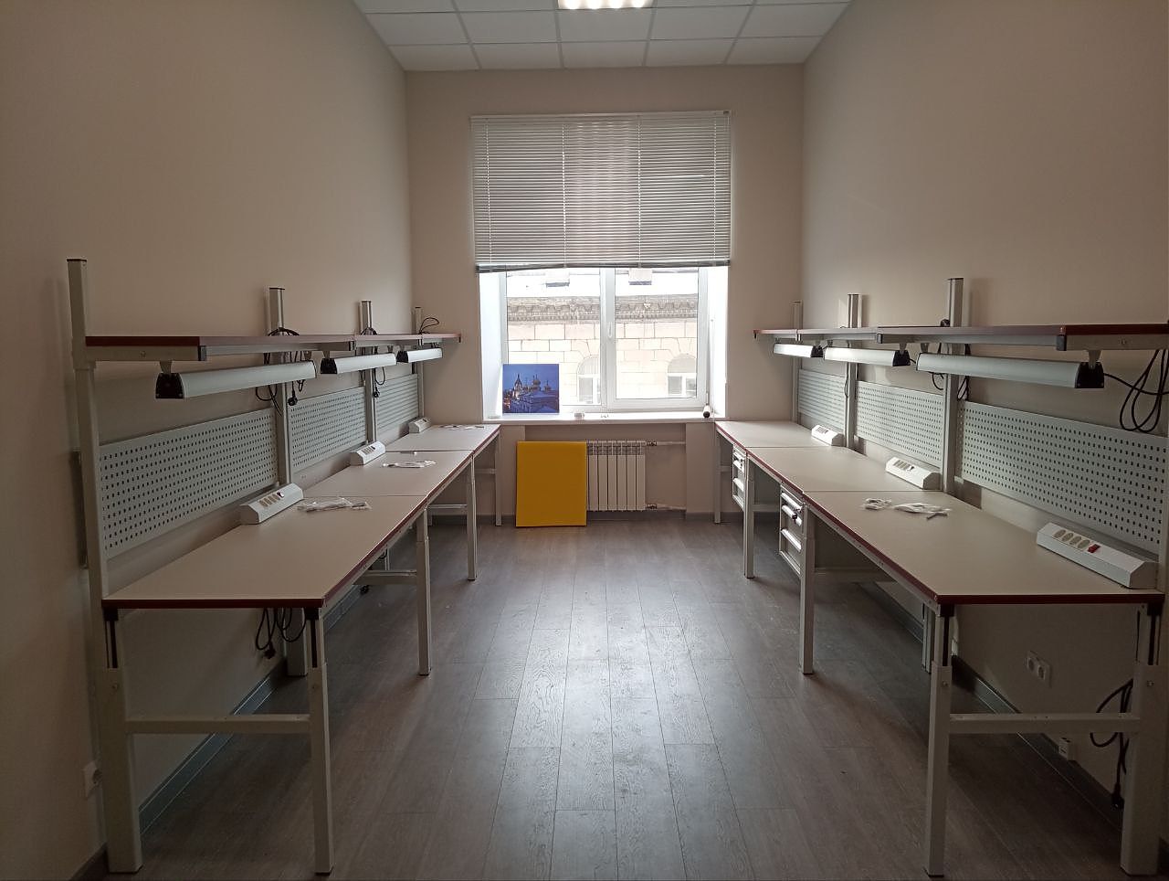 Рабочие места КСМ-1500 ESD с тумбами ТПМ-3 — 6 комплектов