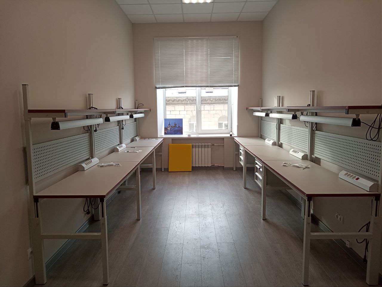 Рабочие места КСМ-1500 ESD с тумбами ТПМ-3 — 6 комплектов