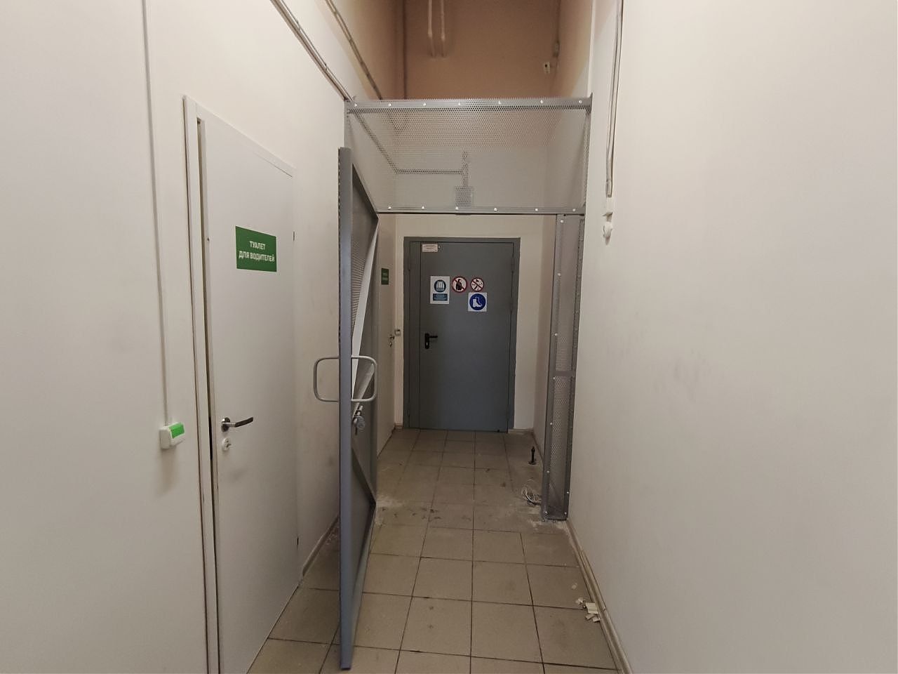 Двери из перфорированного металла