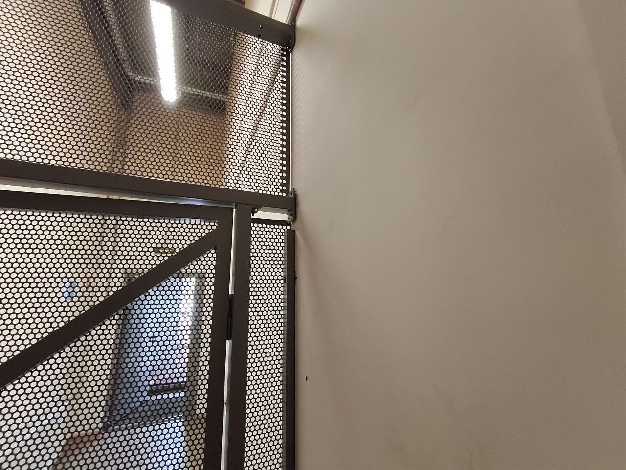 Двери из перфорированного металла