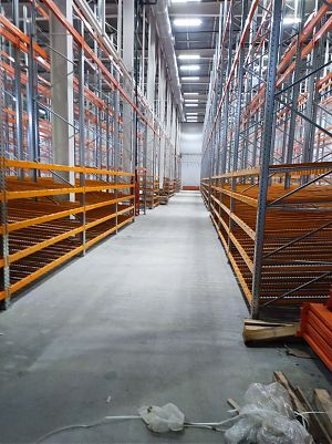 Гравитационные полки с разделителями — интеграция в палетные стеллажи любого типа