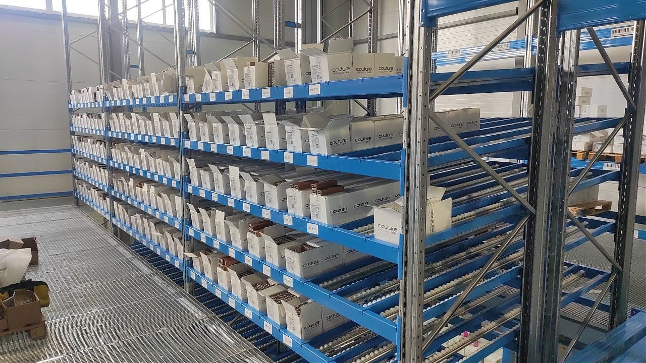 Платформенный мезонин с гравитационными полками — удвоение площади подбора в существующем складе